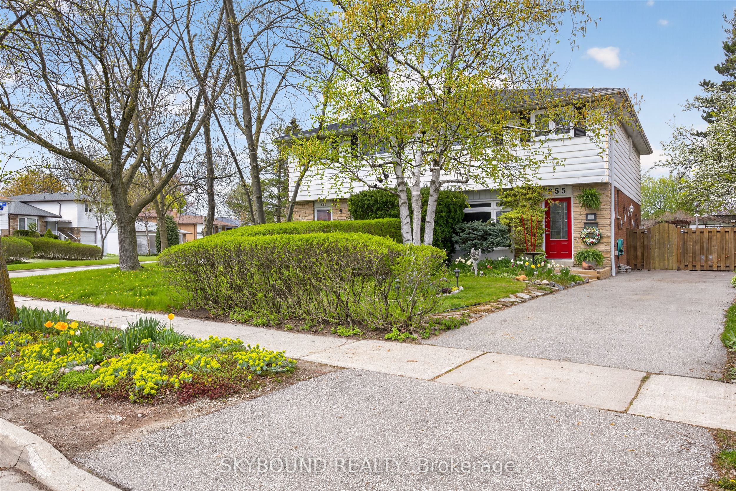 855 Flagship Drive, Mississauga, ON, L4Y 2J5