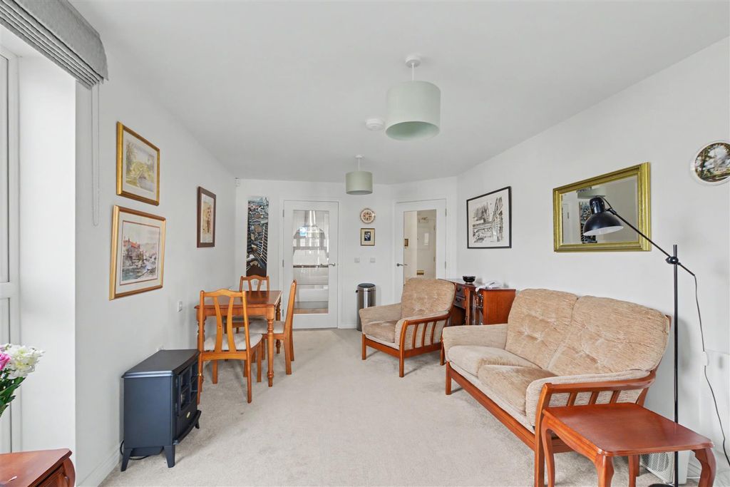 Additional image 3 of 1 bed flat for sale9 Gilbert Lodge, Wilmot Lane, Beeston, Nottingham NG9