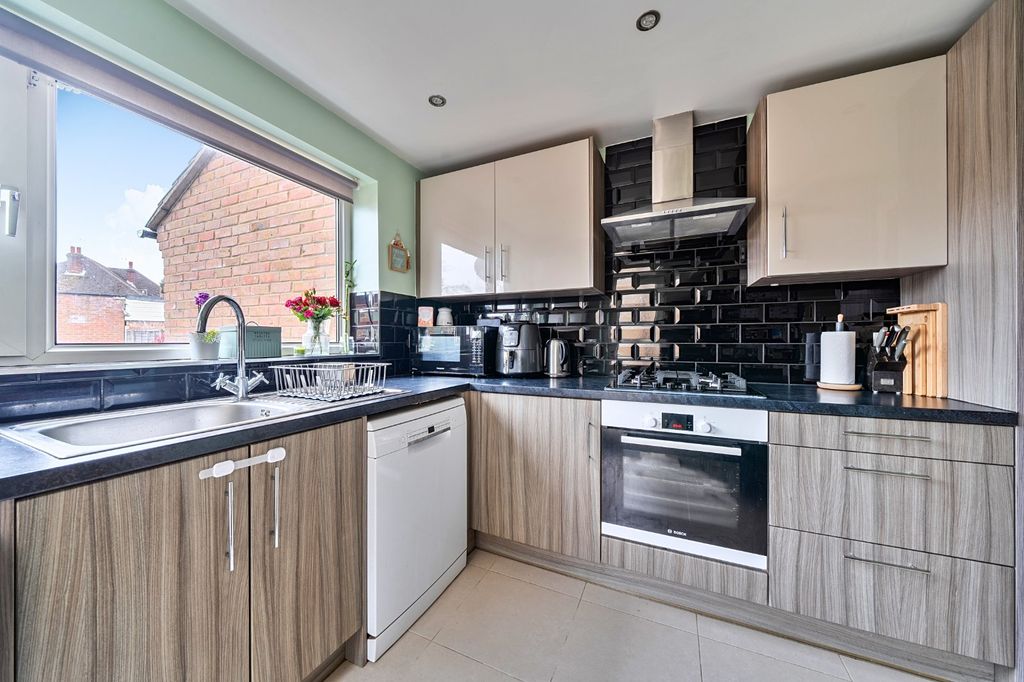 Additional image 17 of 3 bed semi-detached house for saleHurst Road, Near Burnham, Berkshire SL1