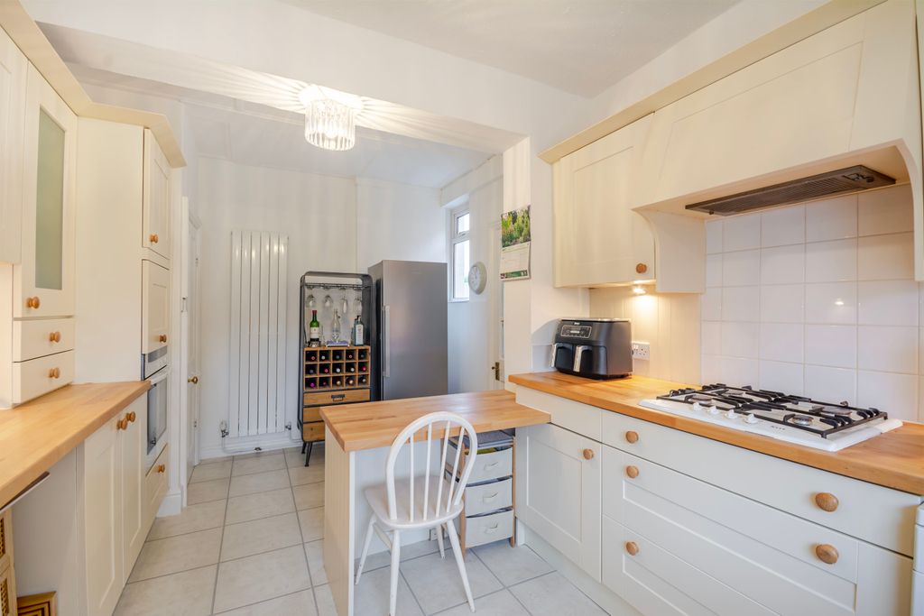 Additional image 10 of 4 bed semi-detached house for saleKing Edward Avenue, Mansfield NG18