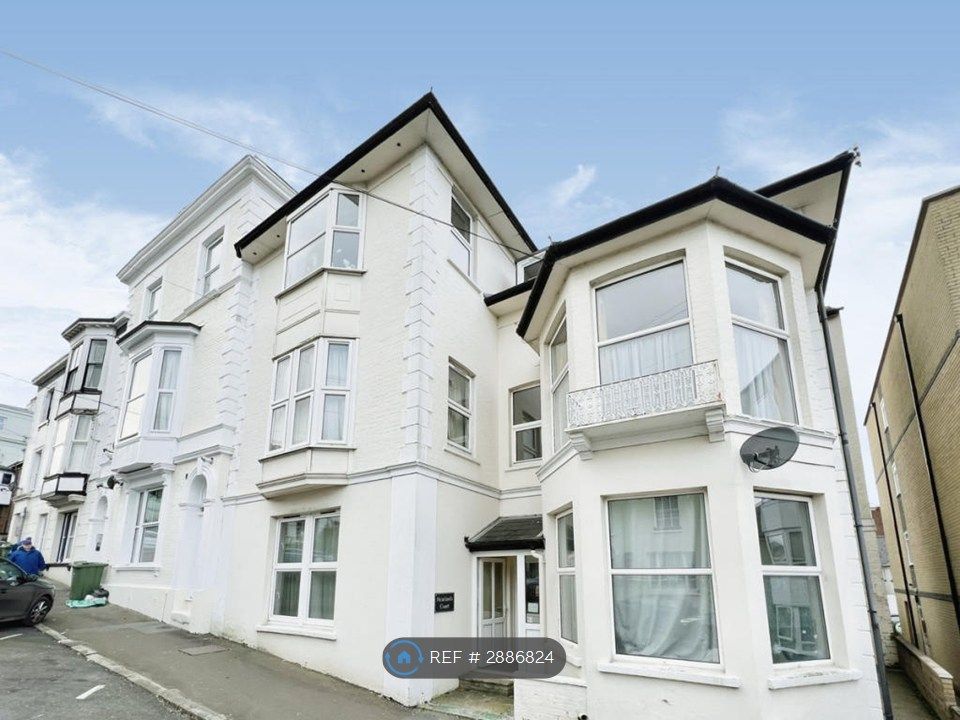 2 bed flat to rentGeorge Street, Ryde PO33