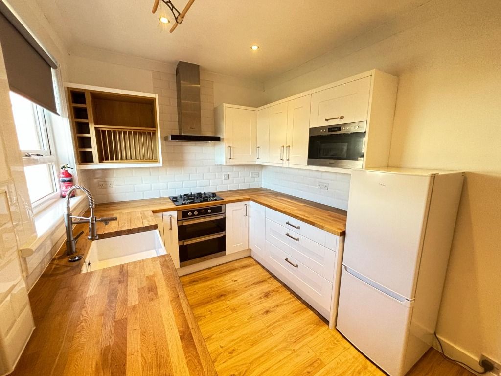 Additional image 2 of 2 bed terraced house to rentQueens Road, Elderslie, Renfrewshire PA5