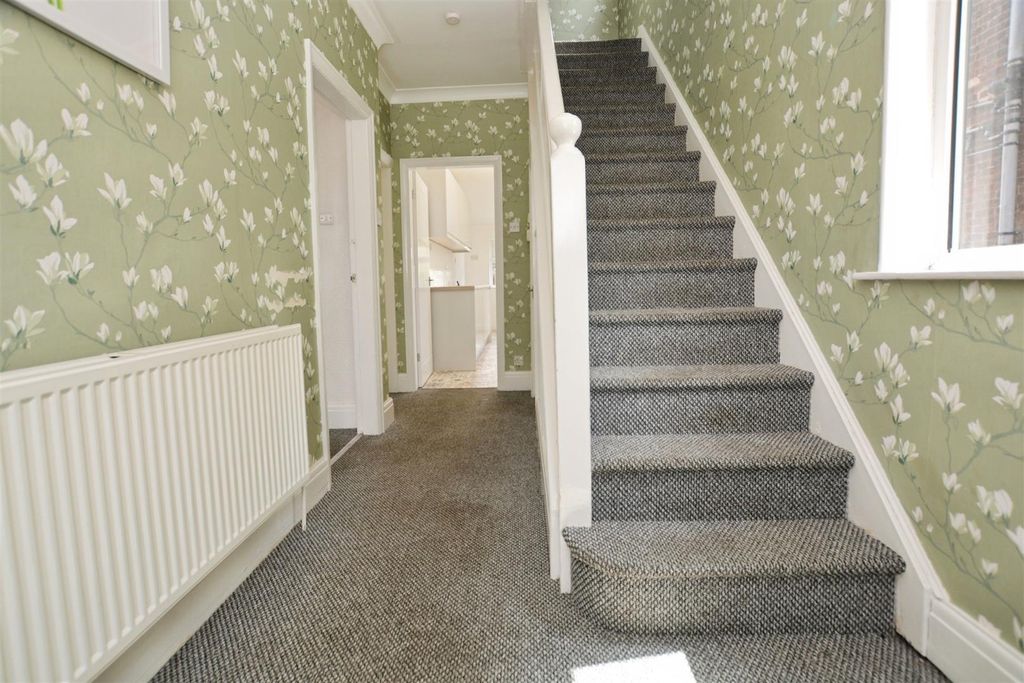 Additional image 8 of 3 bed semi-detached house to rentStockshill Road, Scunthorpe DN16