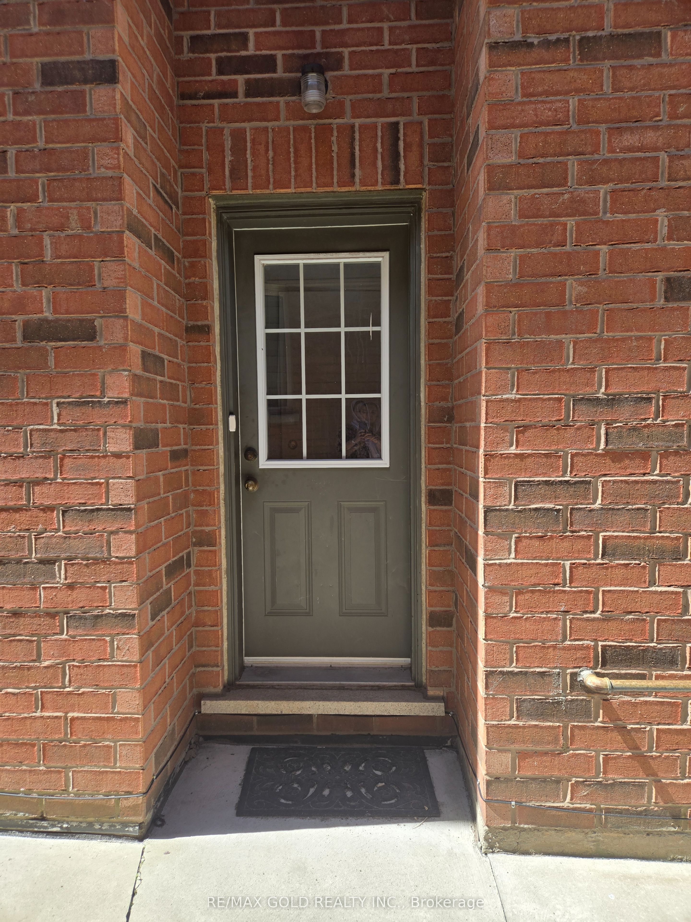 75 Executive Court, Brampton, ON, L6R 0L5 photo 2