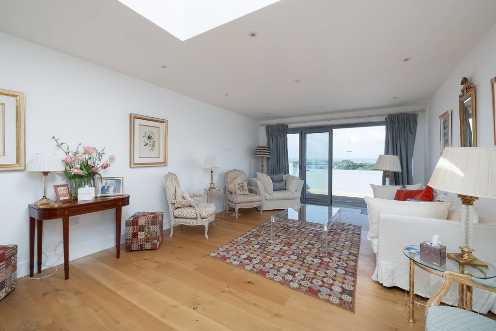 Additional image 6 of 3 bed penthouse for saleLeeward House, Discovery Road, Plymouth PL1
