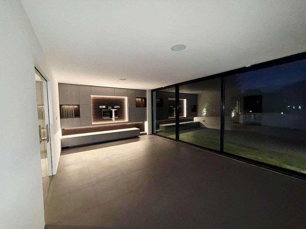 Additional image 12 of 5 bed detached house to rentSevenoaks Road, Pratts Bottom BR6