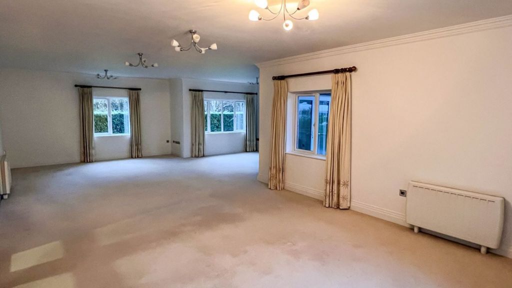 Additional image 2 of 2 bed flat to rentApt. 7 The Pavilions, Fairway Drive, Ramsey IM8