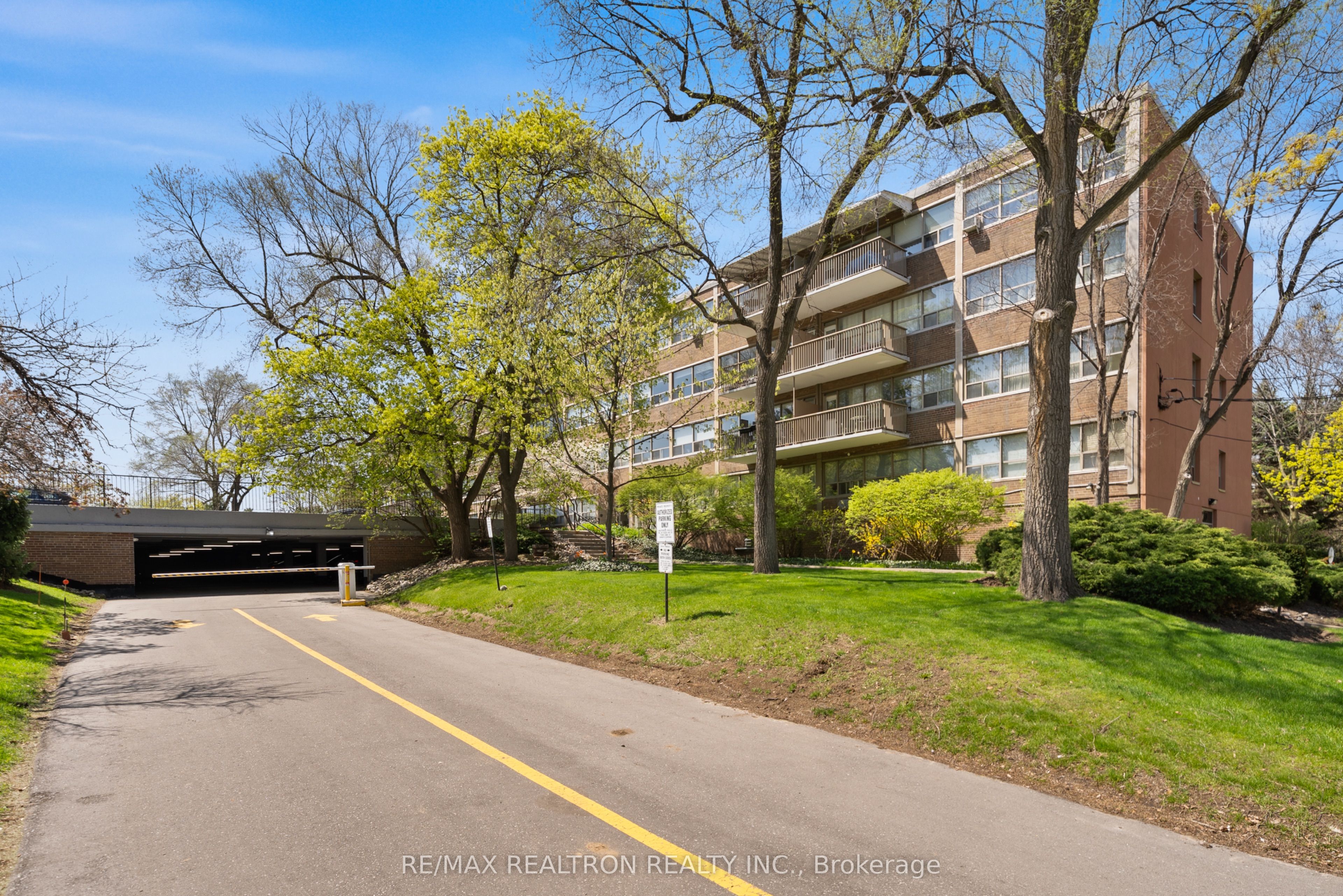 Additional image 2 of 306-160 The Donway N/a W, Toronto, ON, M3C 2G1
