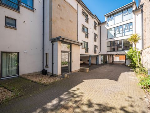 22/2 Calton Road, Holyrood, Edinburgh EH8