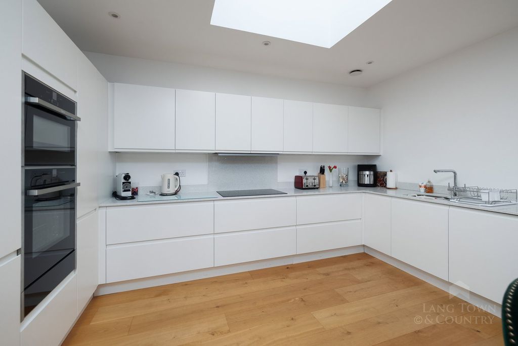 Additional image 8 of 3 bed penthouse for saleLeeward House, Discovery Road, Plymouth PL1