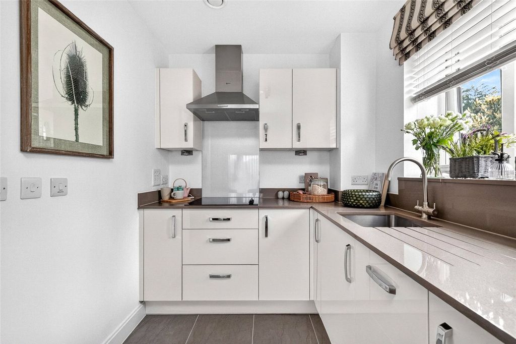 Additional image 5 of 1 bed property to rentQueens Road, Weybridge, Surrey KT13