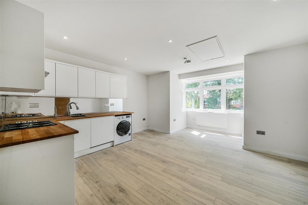 2 bed flat to rentGunnersbury Avenue, London W5