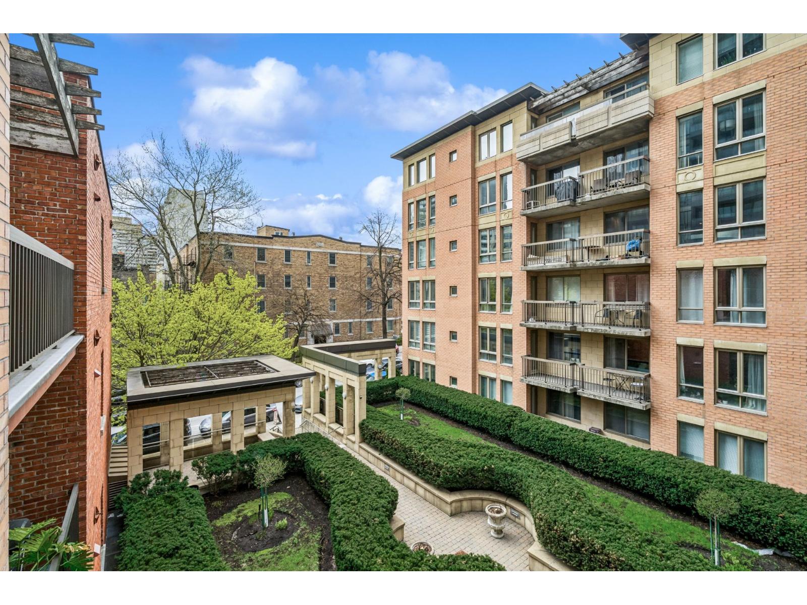 2055 Rue du Fort