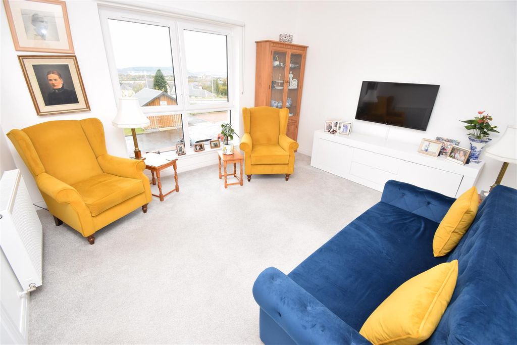 Additional image 5 of 2 bed flat for sale10 Broomhall Court, Inverness IV2