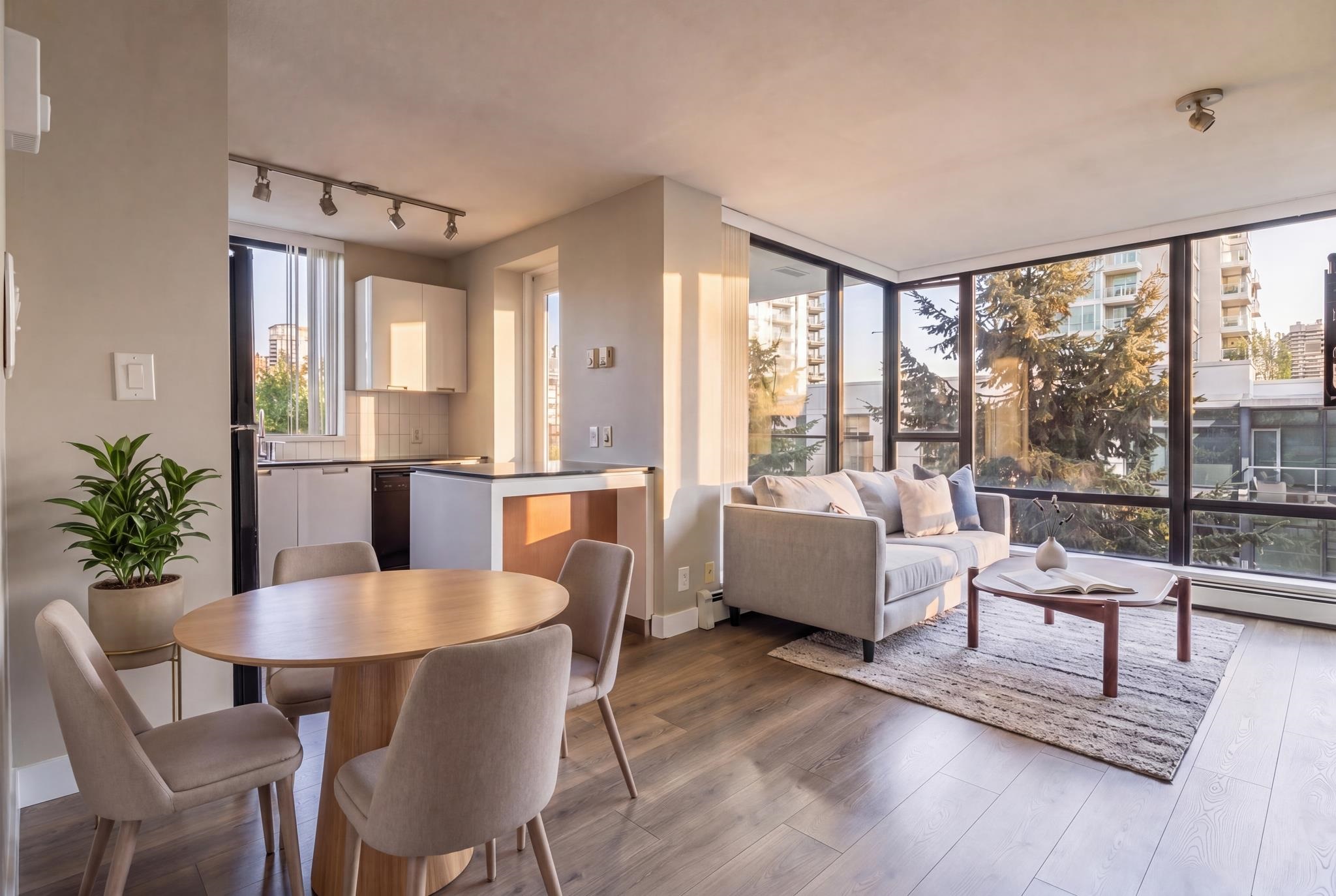 807-151 2nd Street W, North Vancouver, BC, V7M 3P1