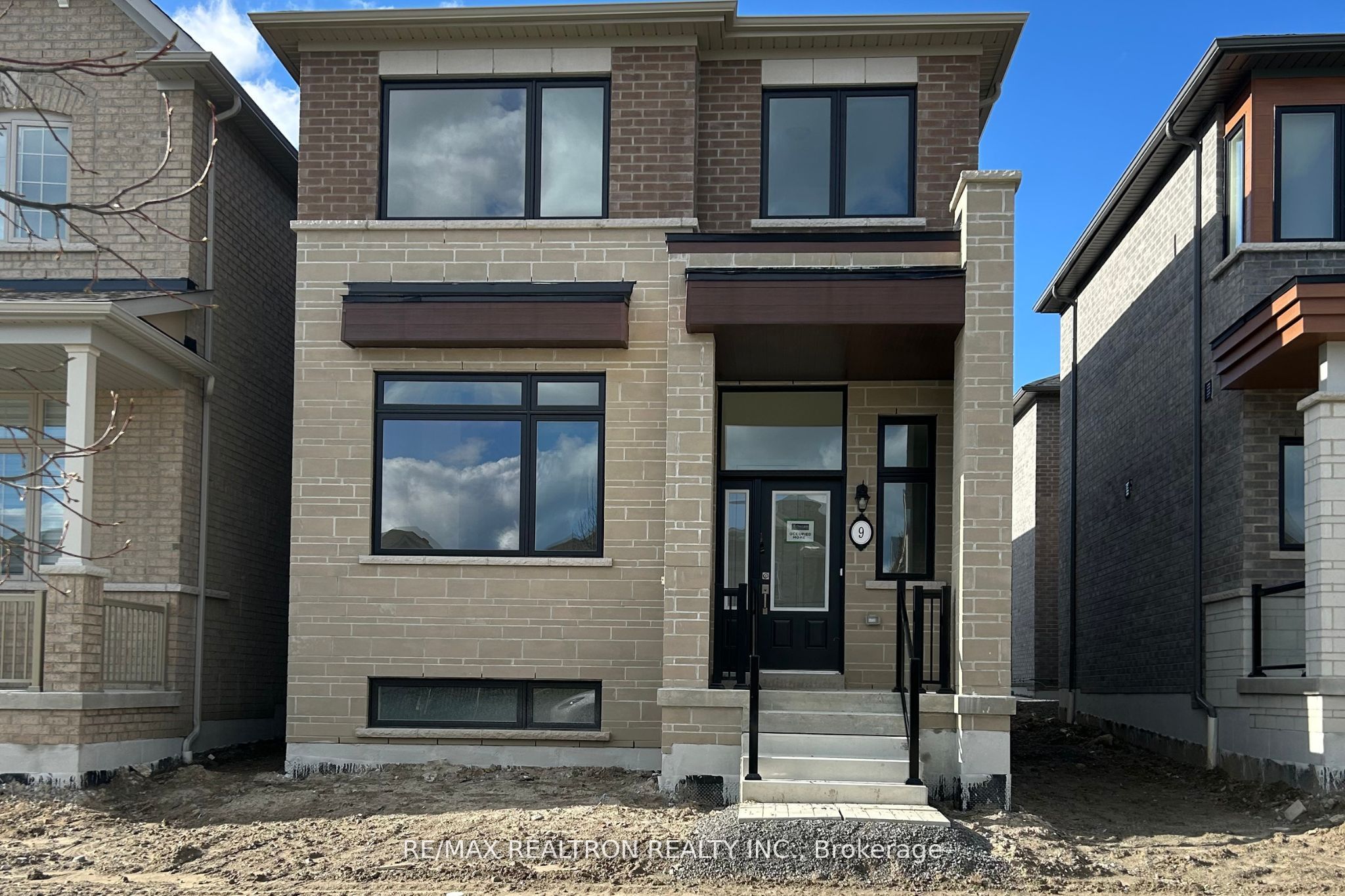 9 Mountainside Crescent, Whitby, ON, L1R 0P5