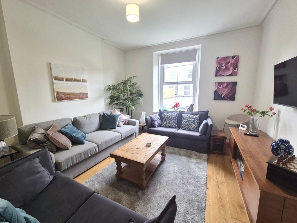 Additional image 3 of 3 bed flat to rentBradenham Place, Penarth CF64