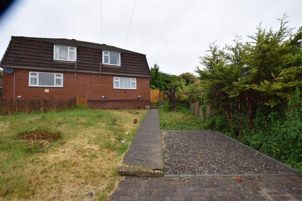 3 bed semi-detached house to rentWalker Road, Barry CF62