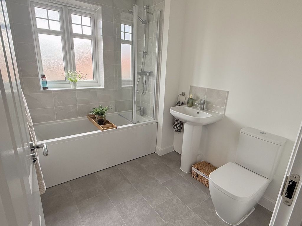 Additional image 8 of 3 bed town house for saleGarrison Meadows, Donnington, Newbury RG14