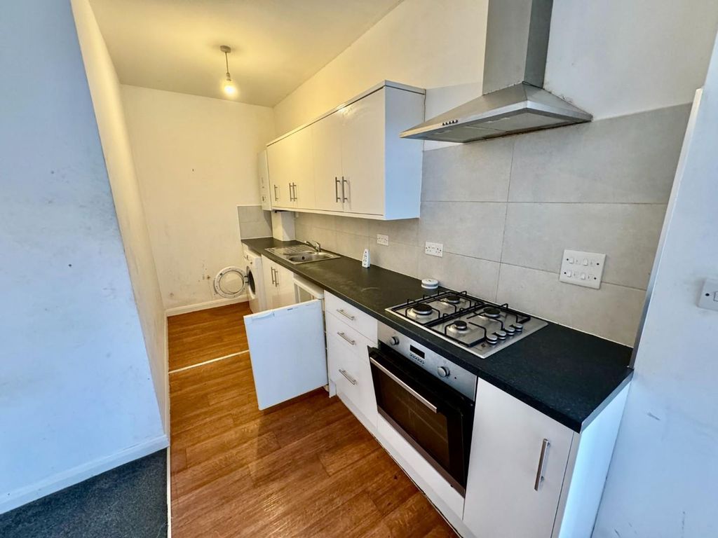 Additional image 3 of 1 bed flat to rentFirs Parade, Matlock DE4