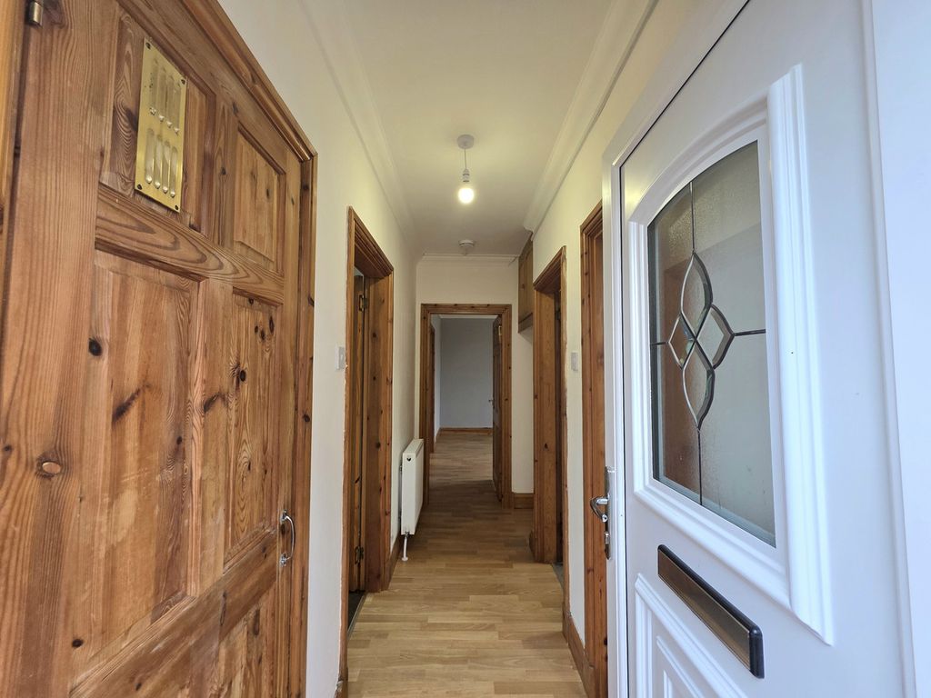 2 bed flat to rentBarton Terrace, Bathgate EH47 photo 2