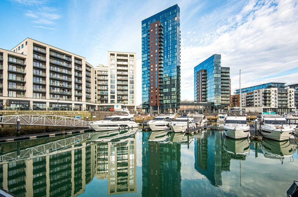2 bed flat to rentOcean Way, Southampton, Hampshire SO14