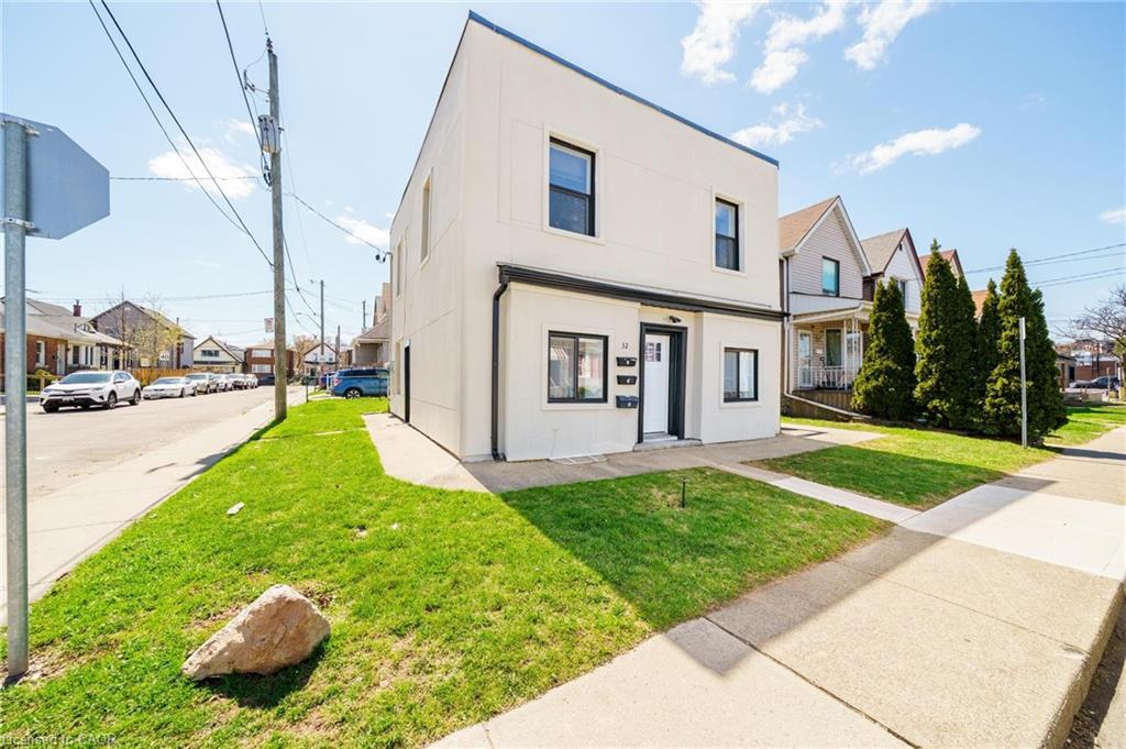 32 Britannia Avenue, Hamilton, ON, L8H 1W4