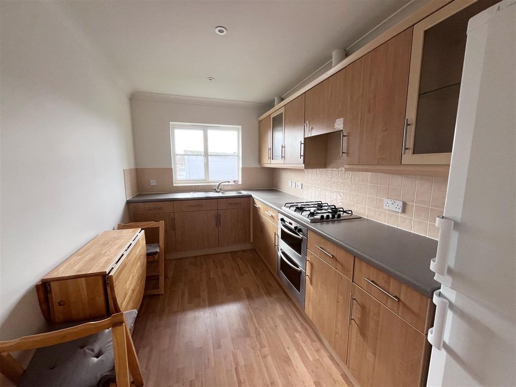 Additional image 2 of 2 bed flat to rentChamberlain Drive, Wilmslow, Cheshire SK9