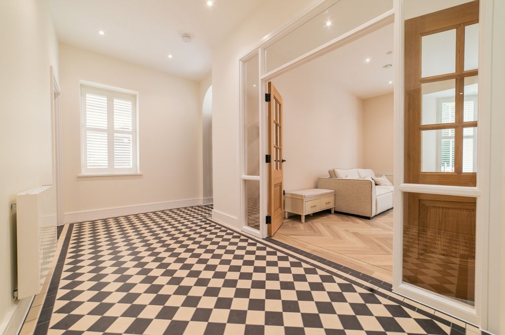 Additional image 5 of 3 bed flat to rentPark Place, City Centre CF10