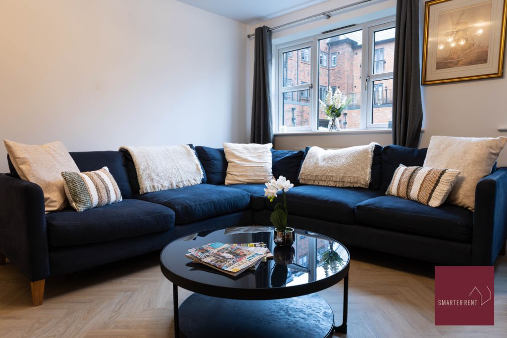 3 bed flat to rentWillow House, Hook RG27 photo 3