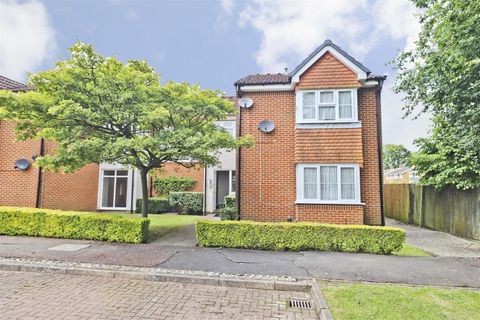 Heatherwood Drive, North Hayes UB4