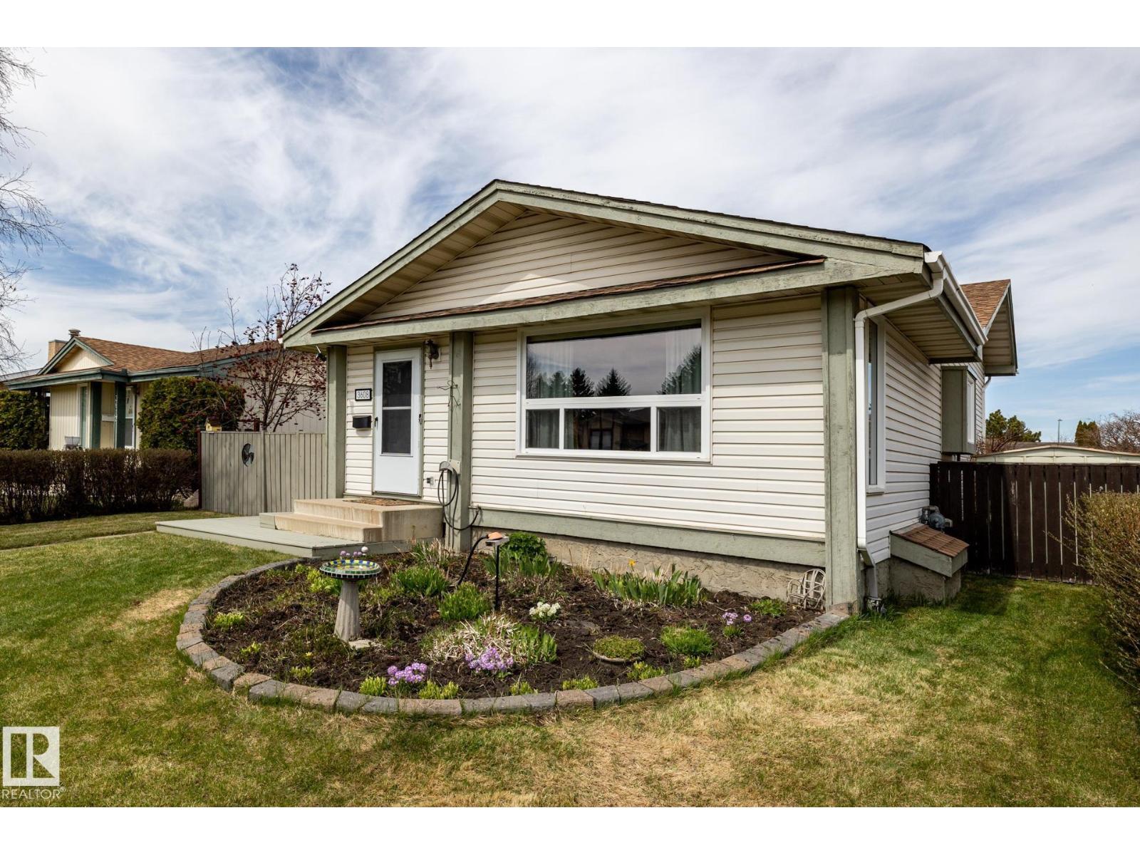 Additional image 4 of 3608 16a Avenue NW, Edmonton, AB, T6L2N4