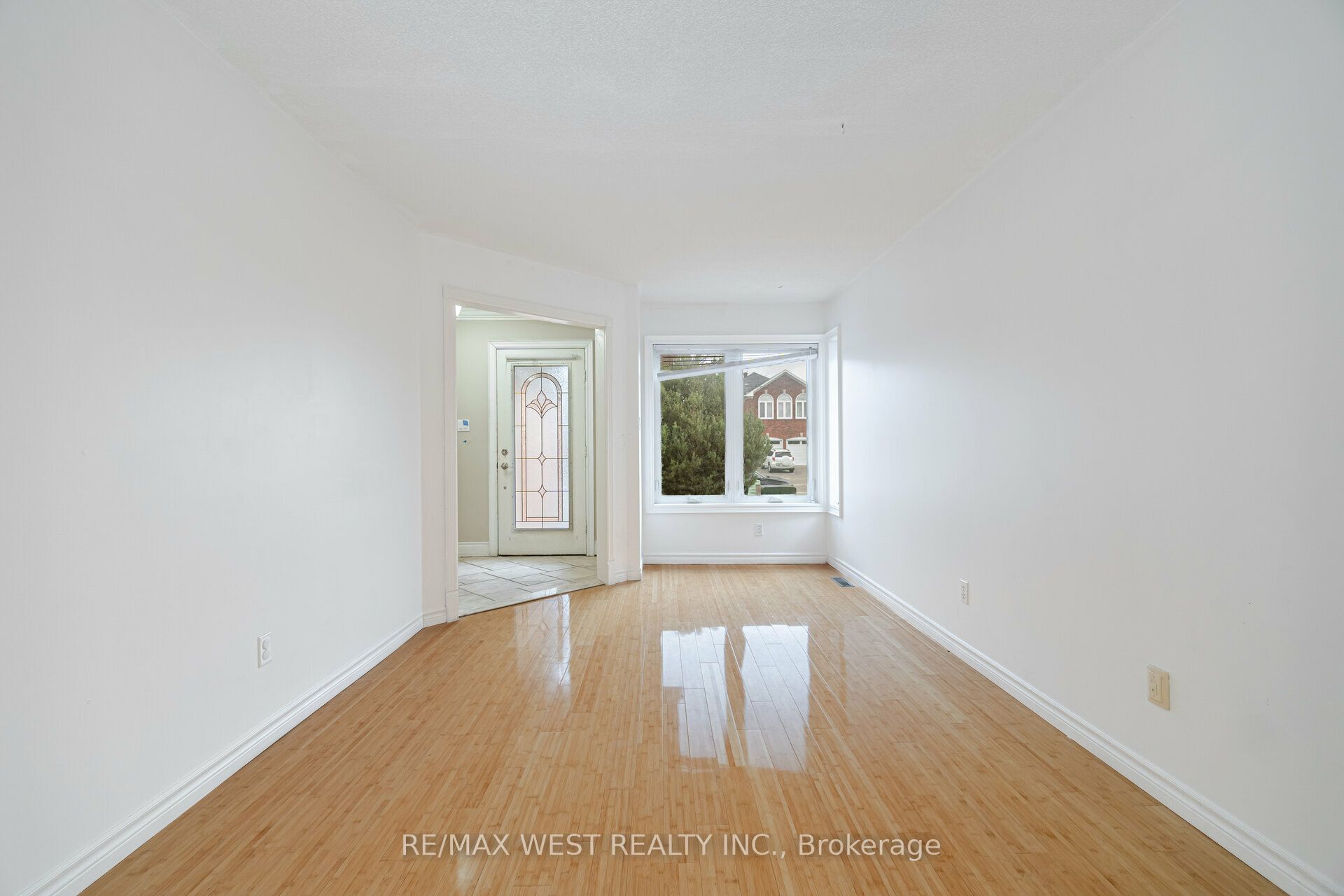 Additional image 6 of Main-5456 Whitehorn Avenue, Mississauga, ON, L5V 1V5