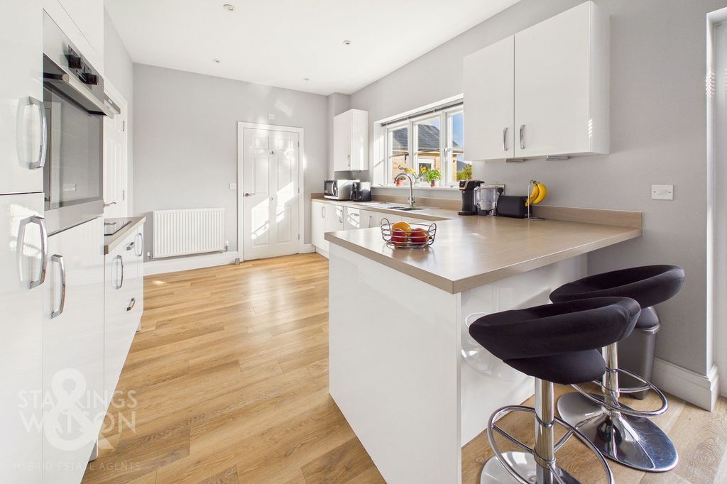Additional image 5 of 4 bed detached house for saleOak Avenue, Loddon, Norwich NR14