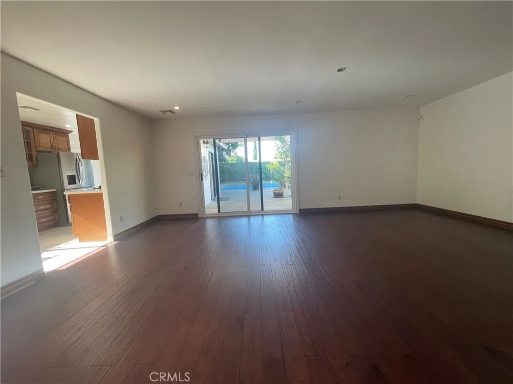 Additional image 3 of 23507 Sylvan St, Woodland Hills, CA 91367