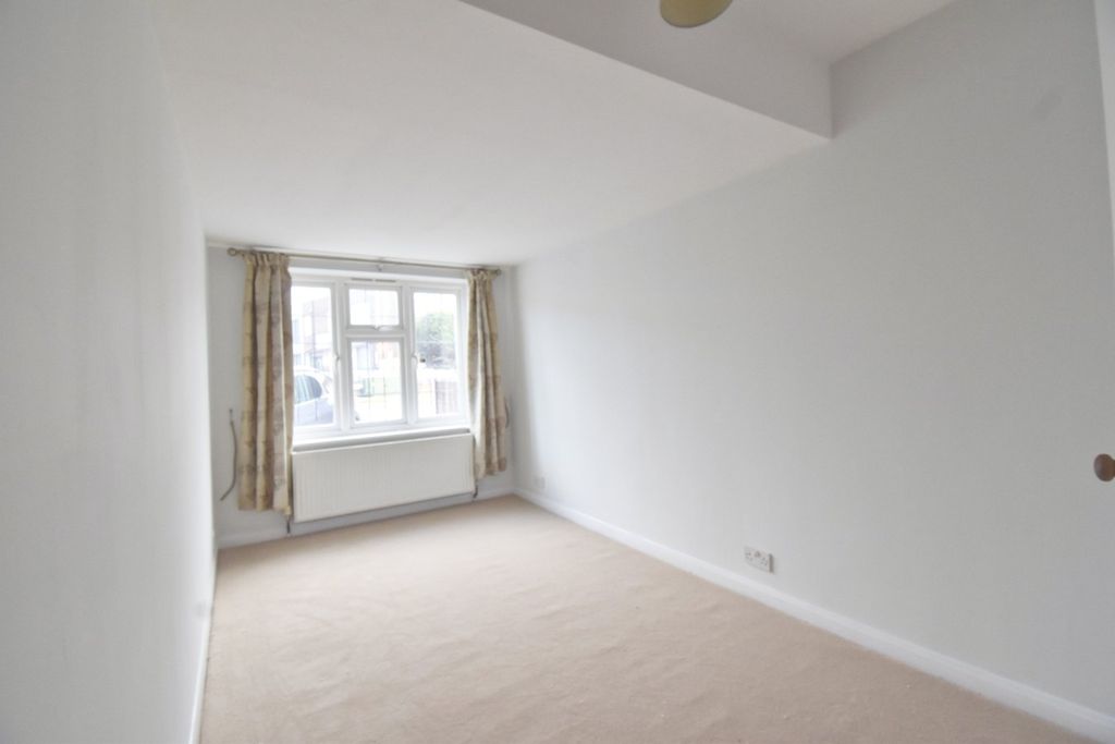 Additional image 5 of 4 bed semi-detached house to rentMolesey Road, Walton-On-Thames KT12