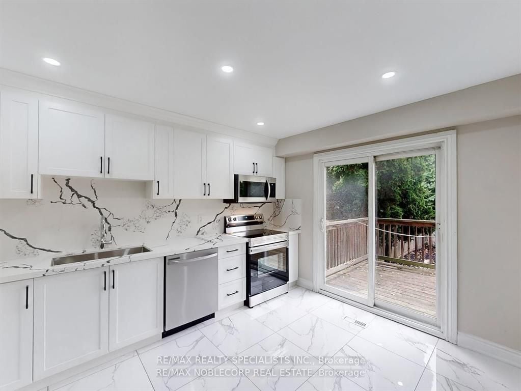 Additional image 6 of 892 Sweetwater Crescent, Mississauga, ON, L5H 4A8