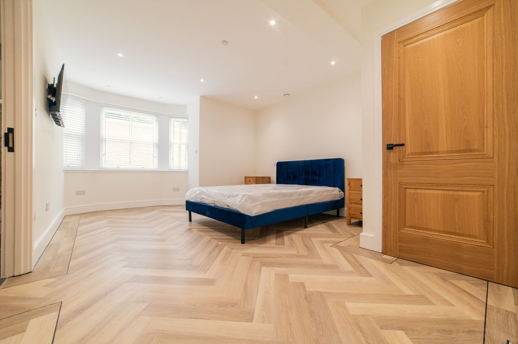 Additional image 15 of 3 bed flat to rentPark Place, City Centre CF10