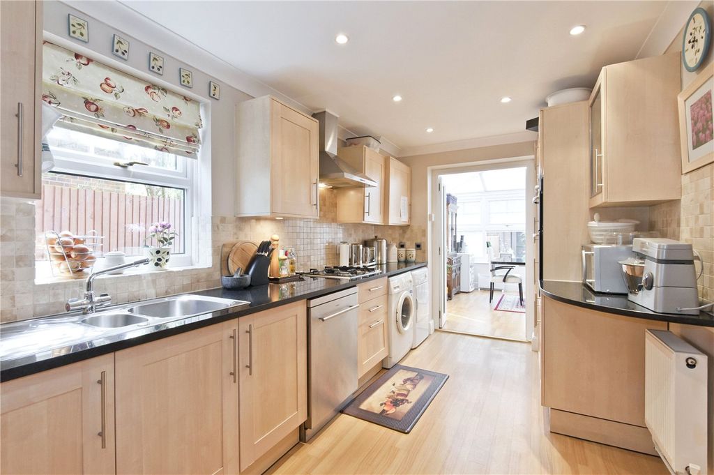 Additional image 11 of 4 bed detached house to rentSaint Andrews Gardens, Cobham, Surrey KT11