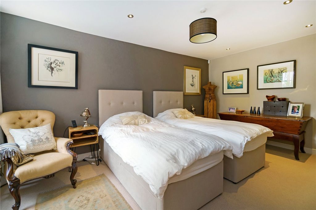 Additional image 9 of 2 bed flat to rentRoyal Crescent, Cheltenham, Gloucestershire GL50