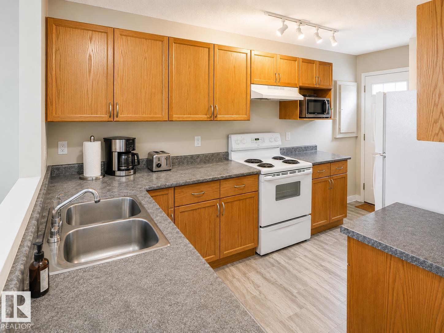 Additional image 5 of 9745 71 Avenue NW, Edmonton, AB, T6E0W5