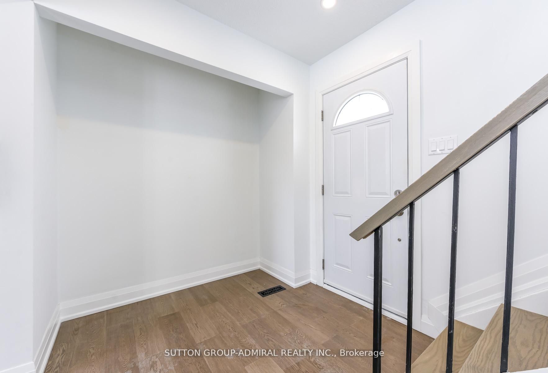 4 Hardcastle Court, Brampton, ON, L6S 2A9 photo 3