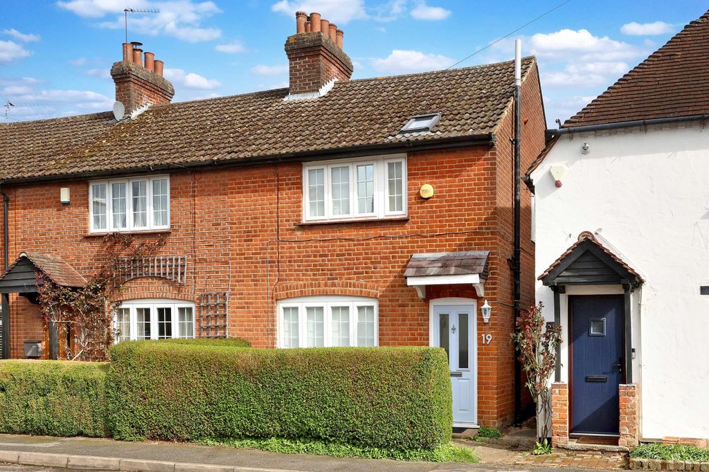 3 bed semi-detached house for saleHorseshoe Crescent, Beaconsfield, Buckinghamshire HP9