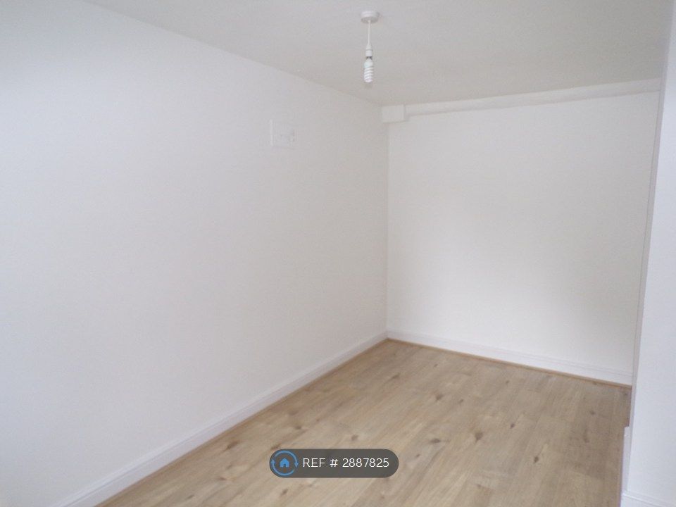 Additional image 7 of 2 bed flat to rentChester Road, Neston CH64