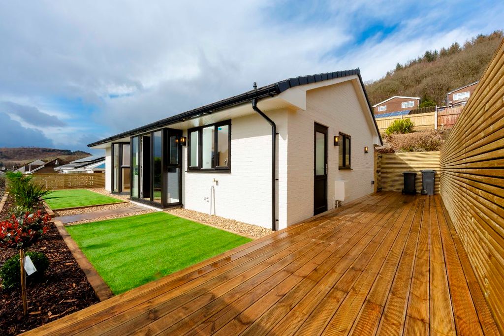 3 bed bungalow to rentAshgrove, Edwardsville, Treharris CF46