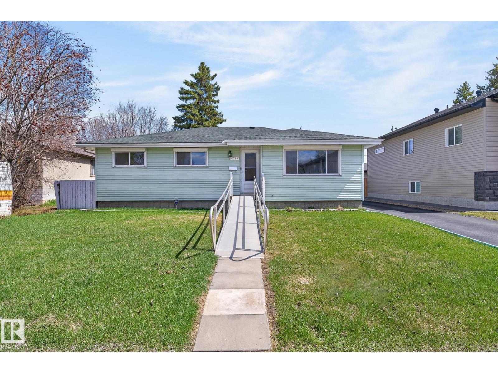 10719 152 Street NW, Edmonton, AB, T5P1Z2