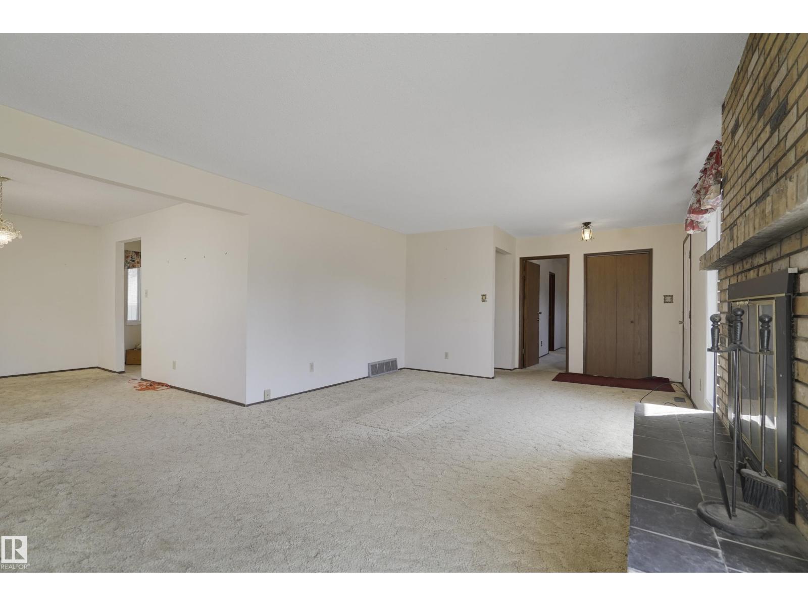 Additional image 6 of 10912 40 Avenue NW, Edmonton, AB, T6J0P8