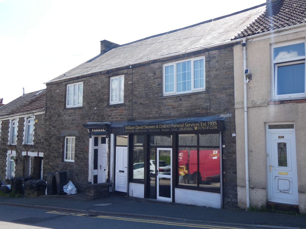 4 bed flat to rentOld Road, Skewen, Neath . SA10