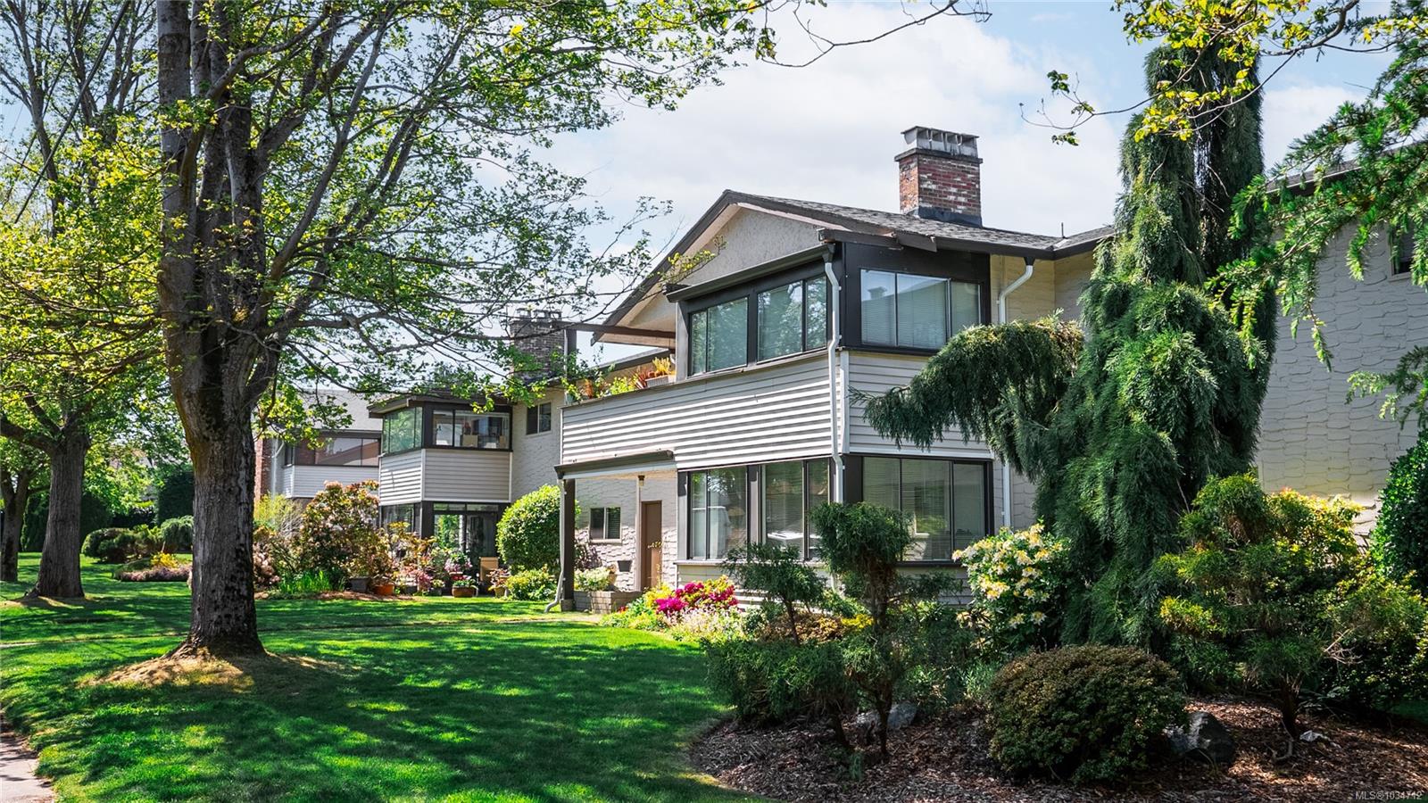 403-3170 Irma Street, Victoria, BC, V9A 1S8