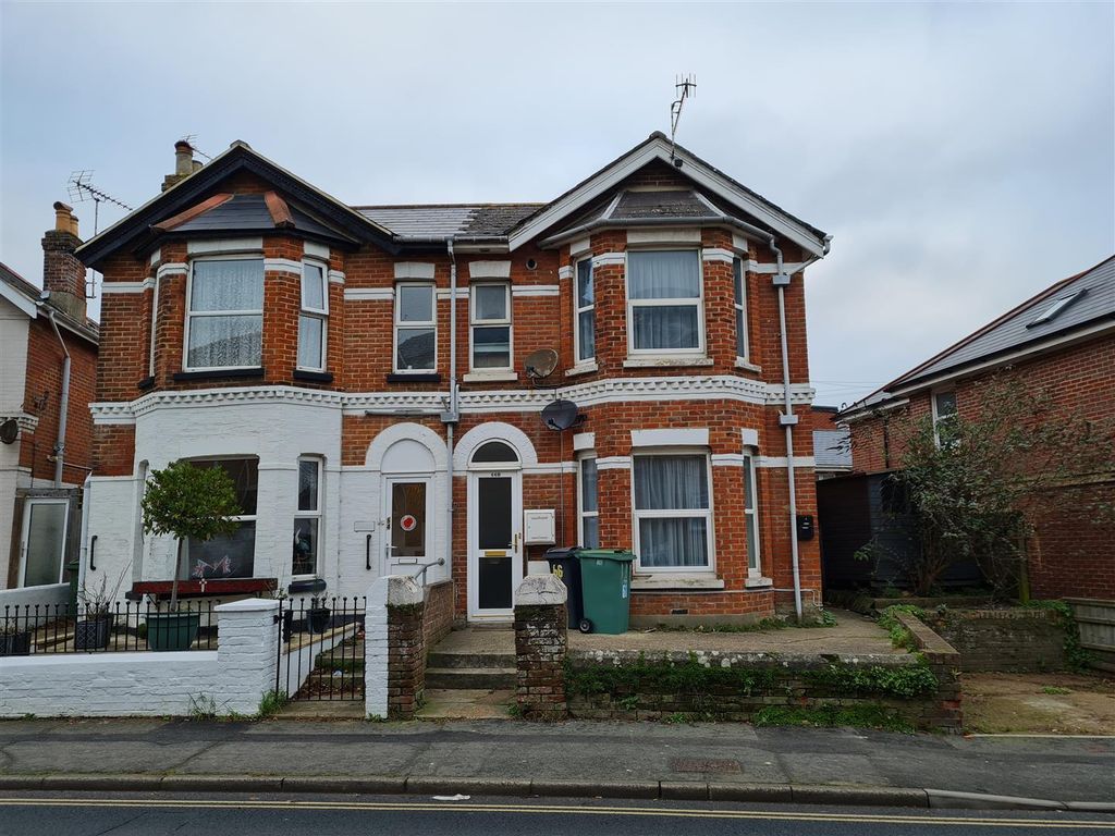 2 bed flat to rentNorth Road, Shanklin PO37